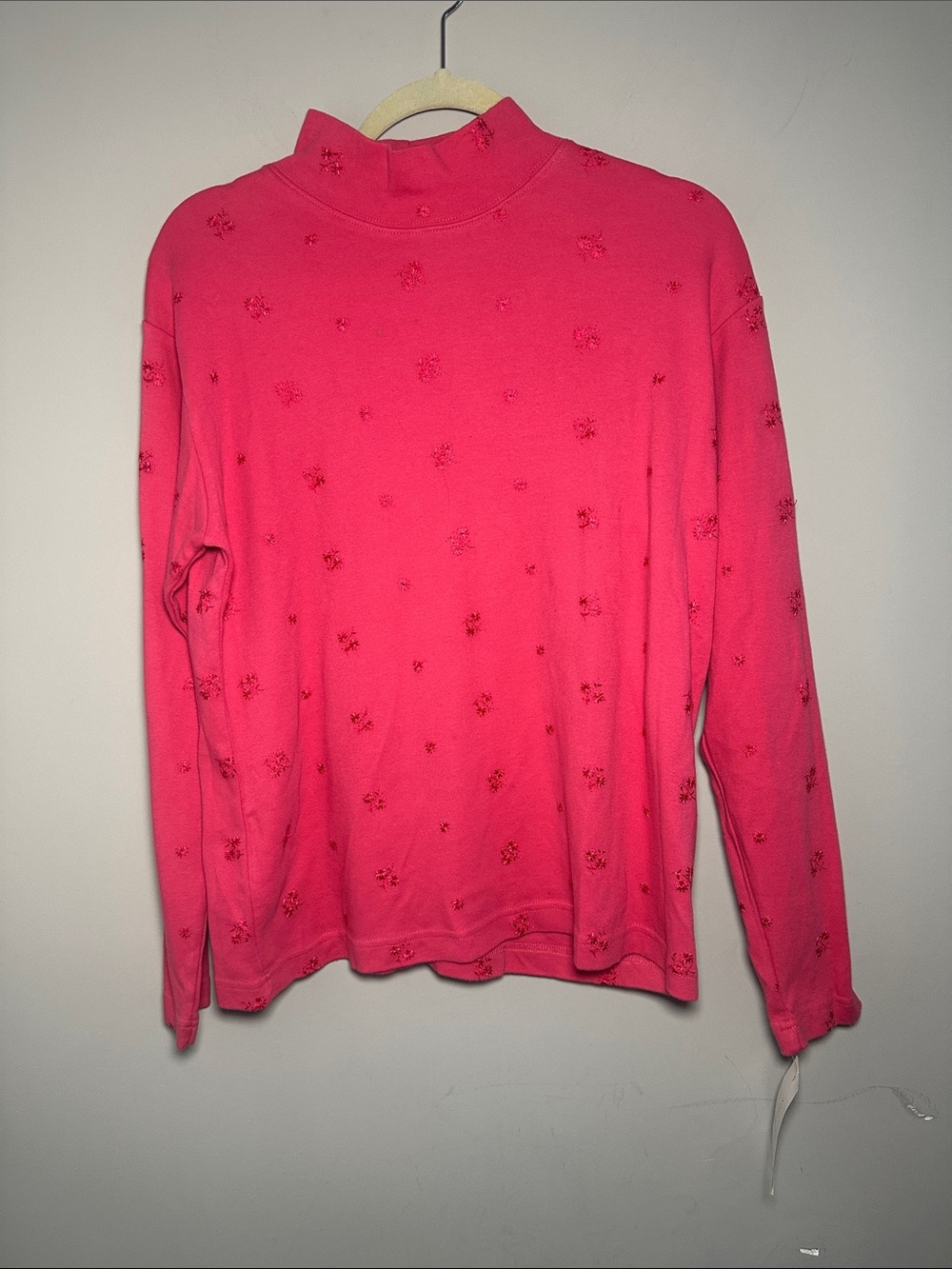 Susan Bristol New vintage Casuals embroidered flowers mock neck tshirt
